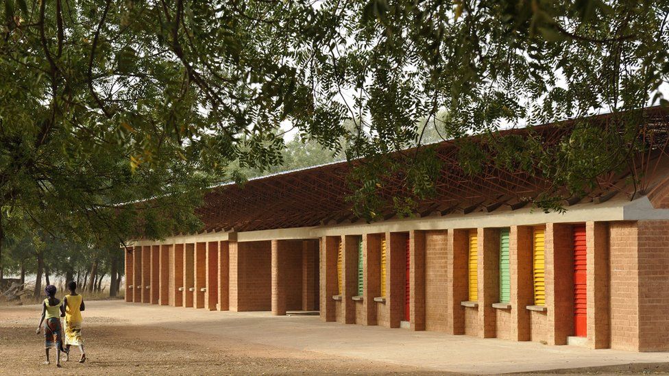 A building by DIÉBÉDO FRANCIS KÉRÉ: The first African to win architecture’s top award - African Leaders Magazine 