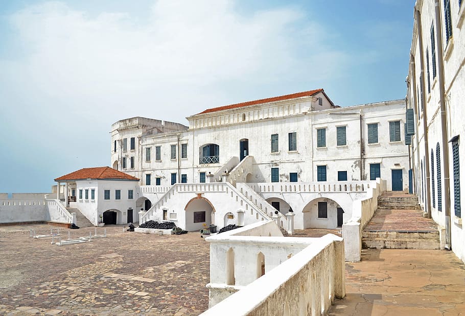 cape coast castle - african leadersa magazine 